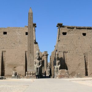 Pylons_and_obelisk_Luxor_temple