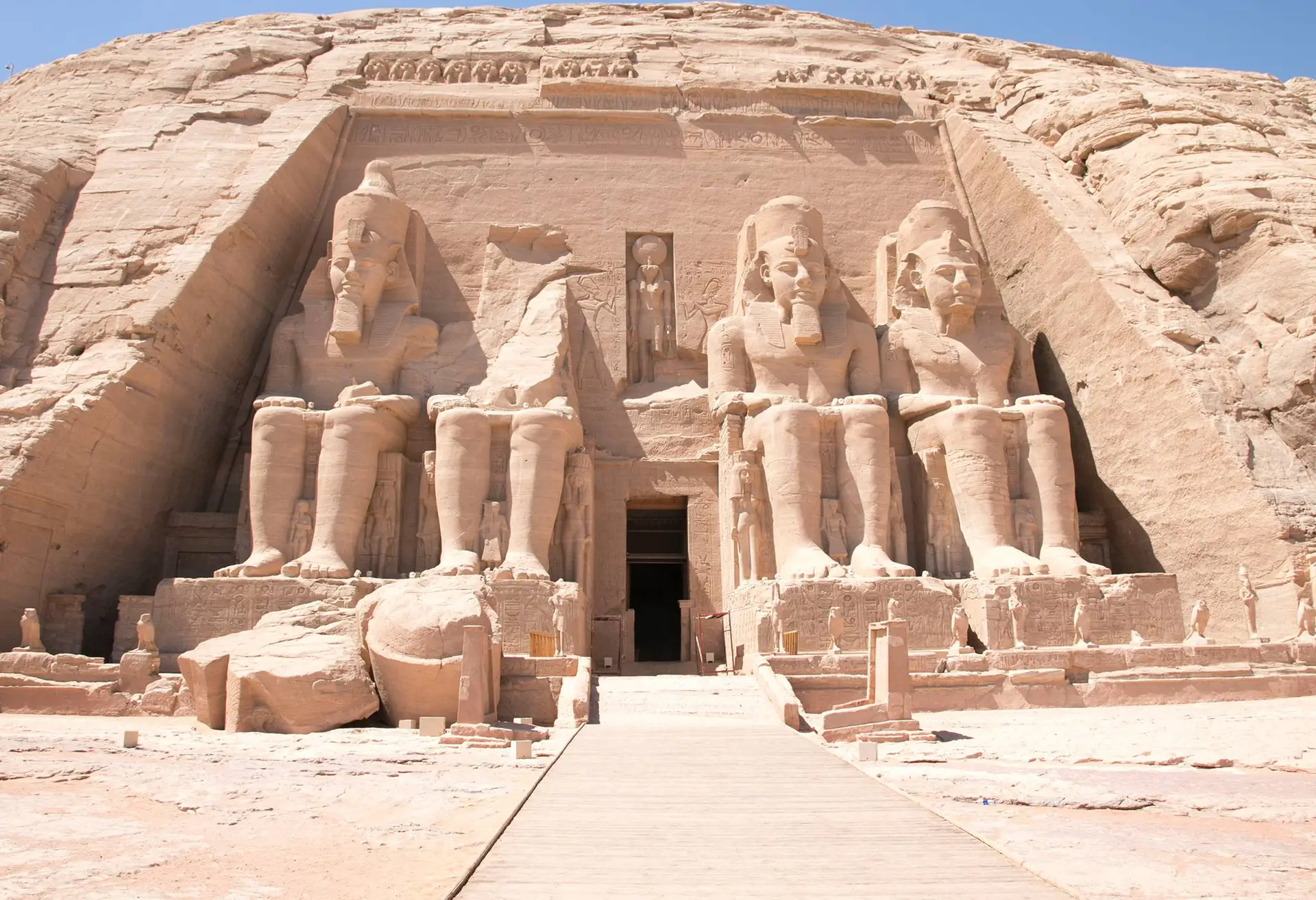 الشمس على وجه رمسيس2